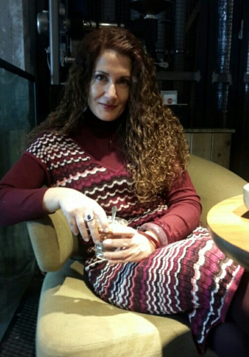 Arietta @ariettastraveltips enjoying a Gianduio in Caffe Pascucci, Milan.