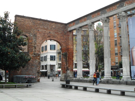 Colonne di San Lorenzo, Corso di Porta Ticinese, Milan.