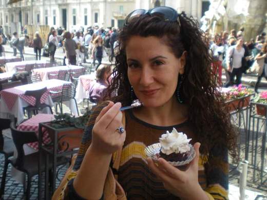 Arietta @ariettastraveltips enjoying a delicious tartufo gelato in Tre Scalini, Rome.