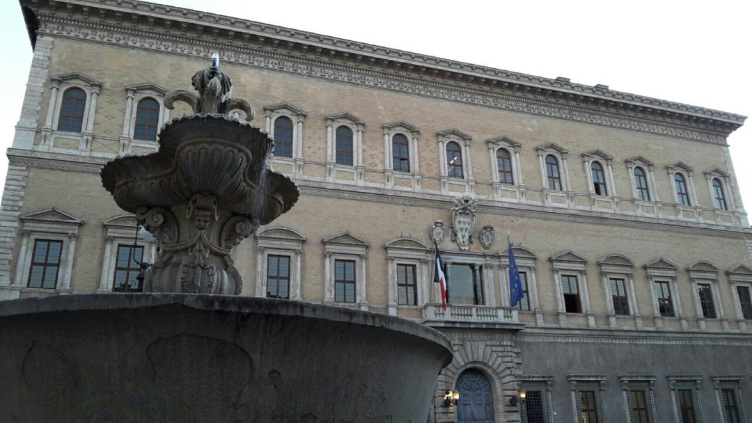 The magnificent Piazza Farnese.