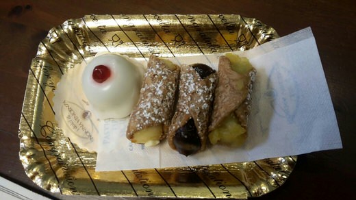 Delicious cannoli and a cassatina in Dolci di Nonna Vicenza, Rome.