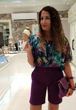 Arietta @ariettastraveltips enjoying a delicious ice cream in Aktaion, Naxos, Cyclades.